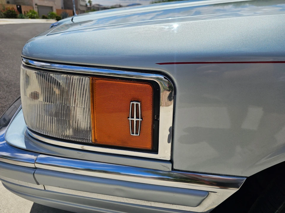 1990 Lincoln Town Car - Image 21 of 31
