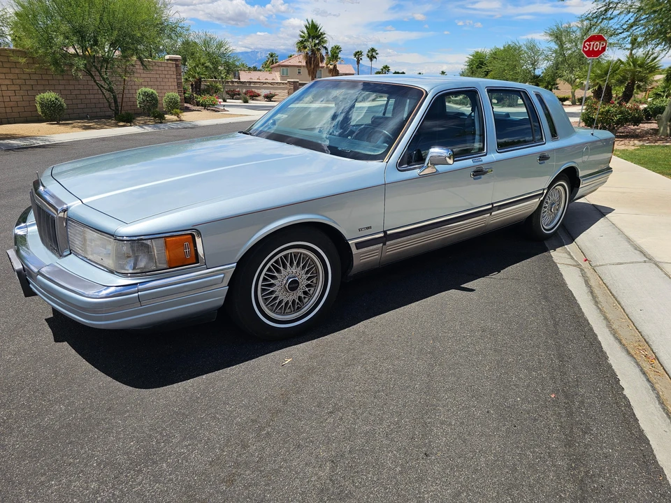 1990 Lincoln Town Car - Image 11 of 31