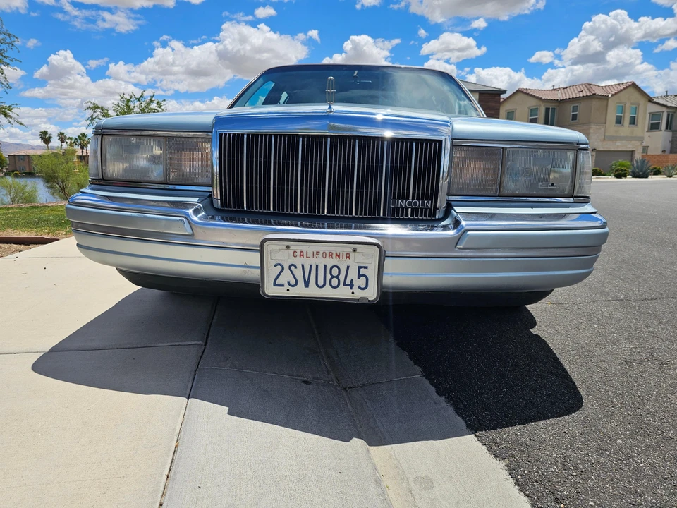1990 Lincoln Town Car - Image 6 of 31