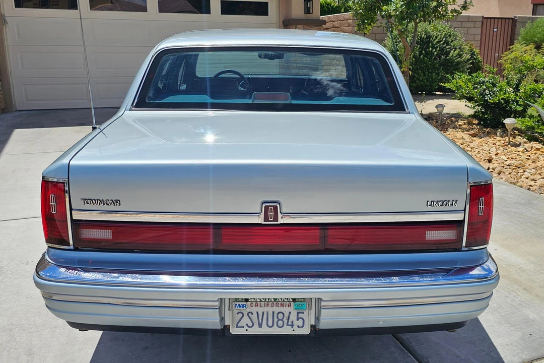 1990 Lincoln Town Car - Image 5 of 31