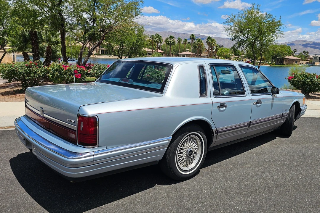 1990 Lincoln Town Car - Image 4 of 31