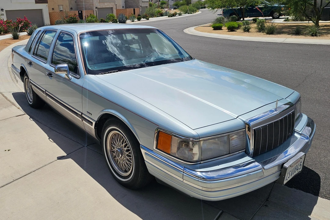 1990 Lincoln Town Car - Image 19 of 31
