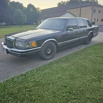 1990 Lincoln Town Car Designer Sedan 4D