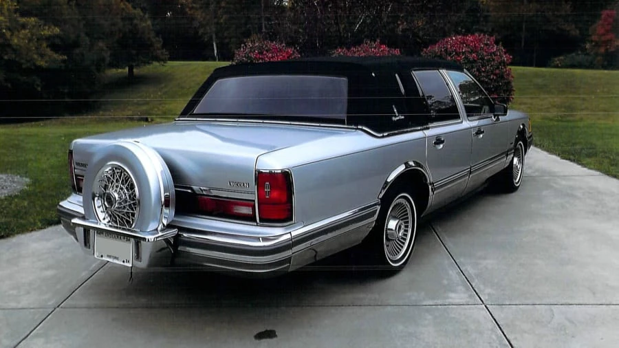 1990 Lincoln Town Car - Image 2 of 10