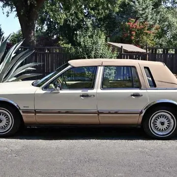 1990 Lincoln Town Car · Signature Limited Sedan 4D