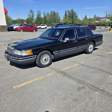 1990 Lincoln Town Car Signature Limited Sedan 4D