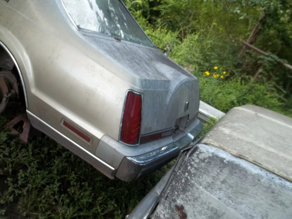 1990 Lincoln Continental Mark VII - Image 11 of 14