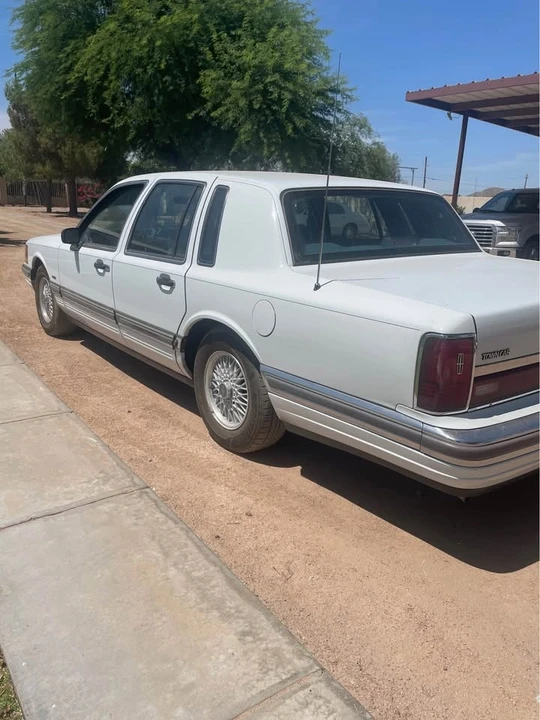 1990 Lincoln Town Car - Image 4 of 8