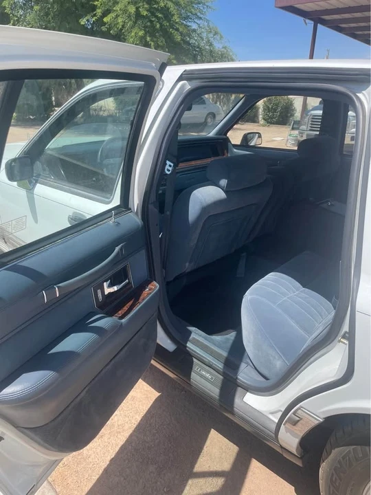 1990 Lincoln Town Car - Image 5 of 8