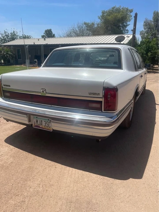 1990 Lincoln Town Car - Image 3 of 8