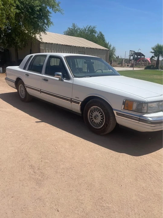 1990 Lincoln Town Car - Image 2 of 8