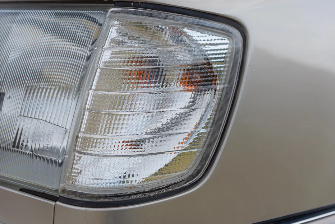 1990 Mercedes-Benz W124 E-Class - Image 15 of 31