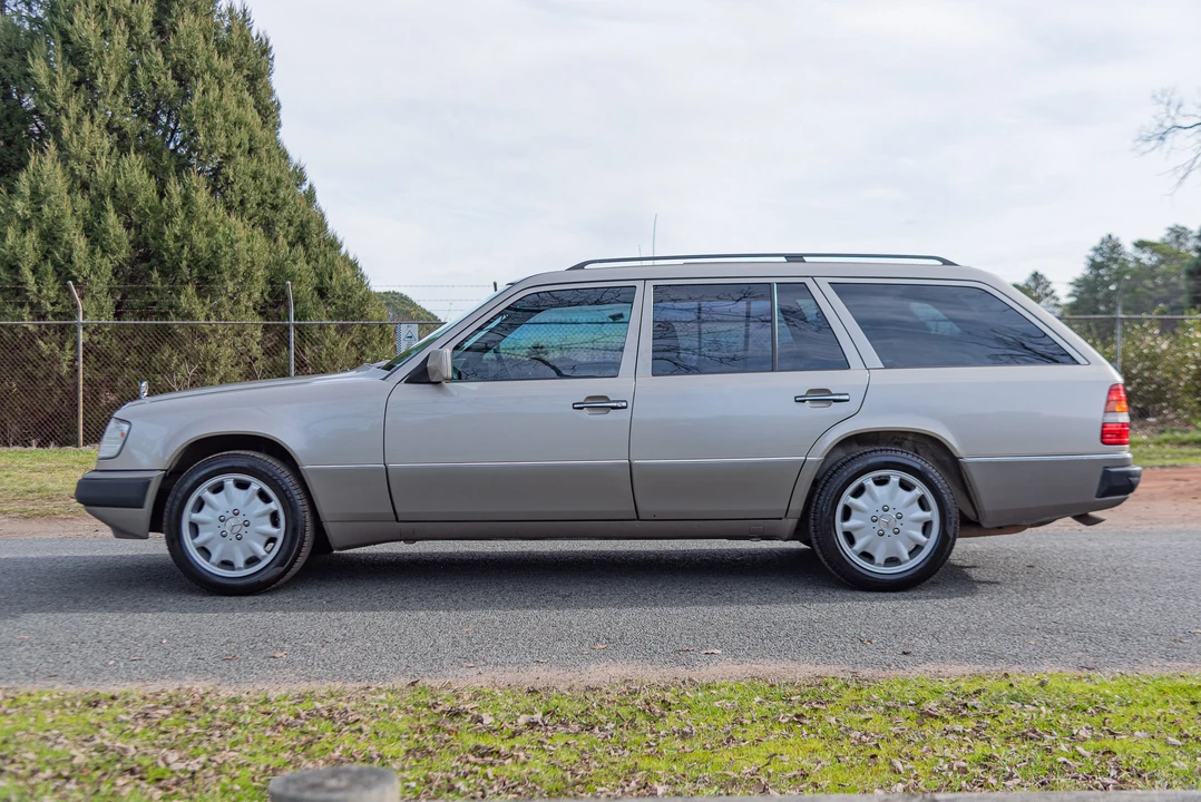 1990 Mercedes-Benz W124 E-Class - Image 9 of 31