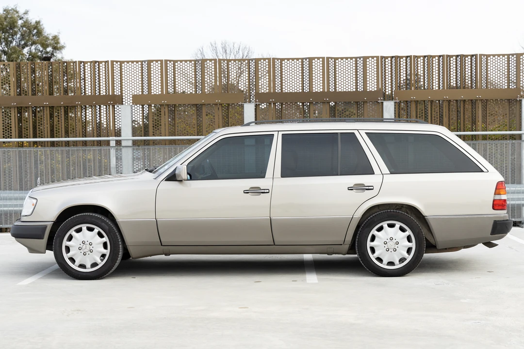 1990 Mercedes-Benz W124 E-Class - Image 13 of 31