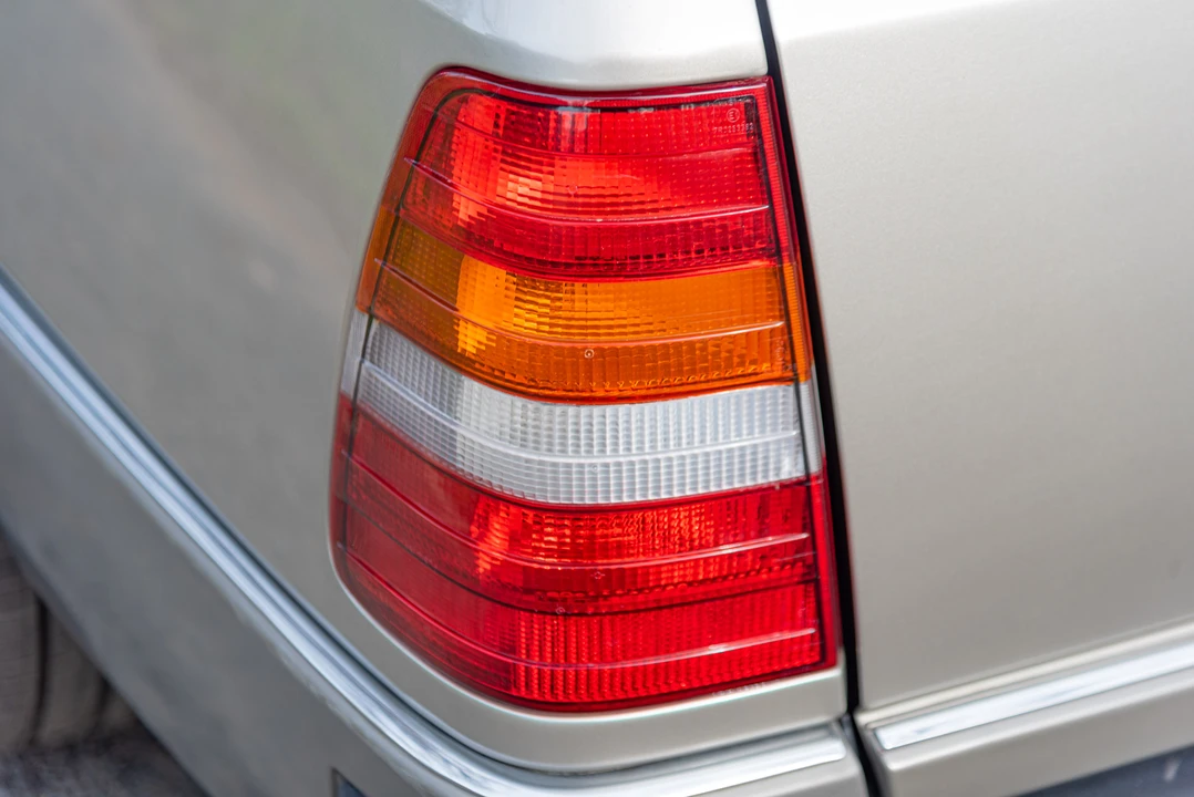 1990 Mercedes-Benz W124 E-Class - Image 25 of 31