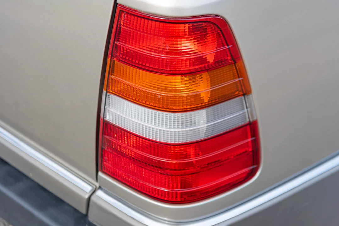 1990 Mercedes-Benz W124 E-Class - Image 26 of 31