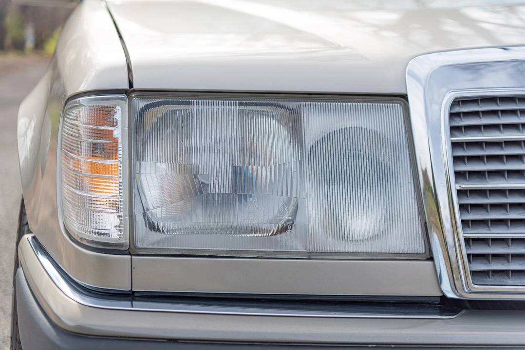 1990 Mercedes-Benz W124 E-Class - Image 18 of 31