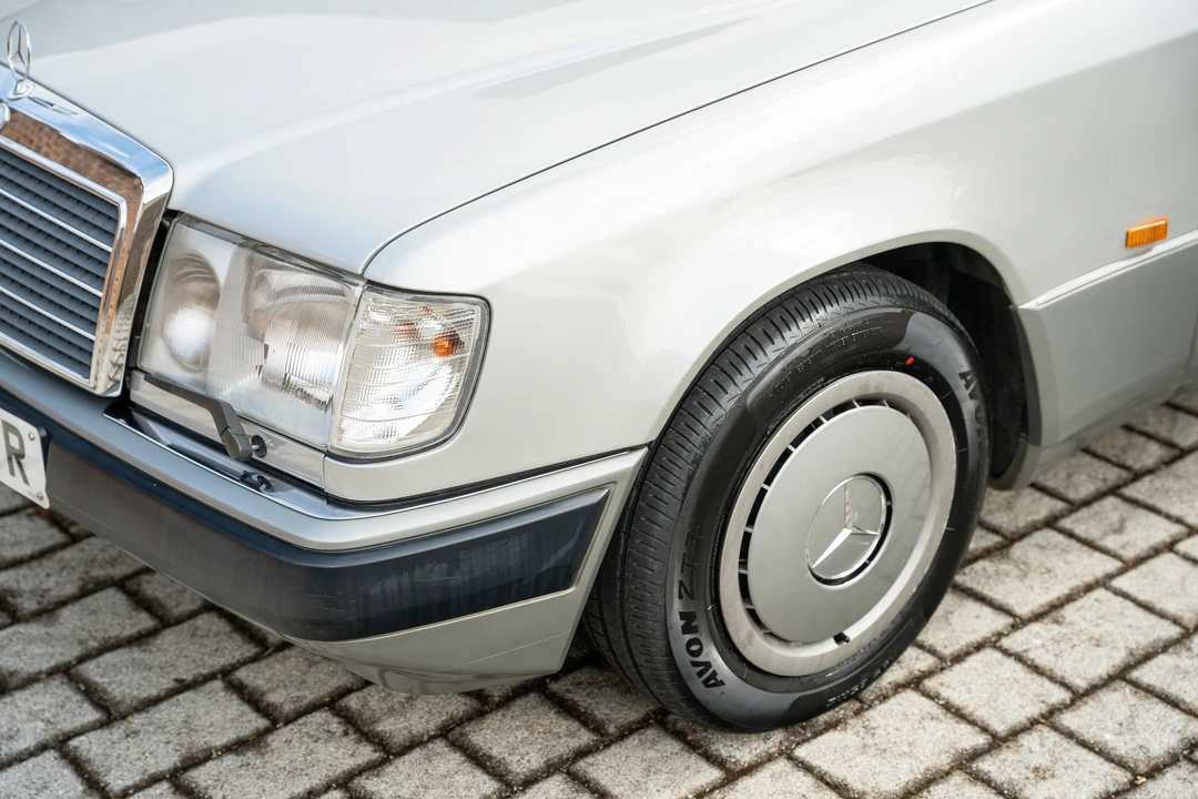 1990 Mercedes-Benz W124 E-Class - Image 27 of 31