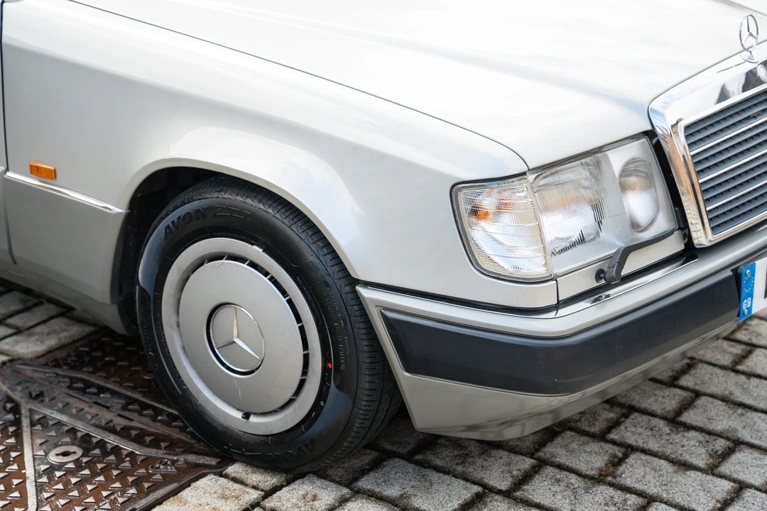 1990 Mercedes-Benz W124 E-Class - Image 29 of 31