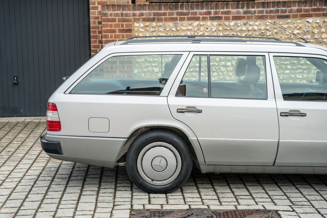 1990 Mercedes-Benz W124 E-Class - Image 20 of 31