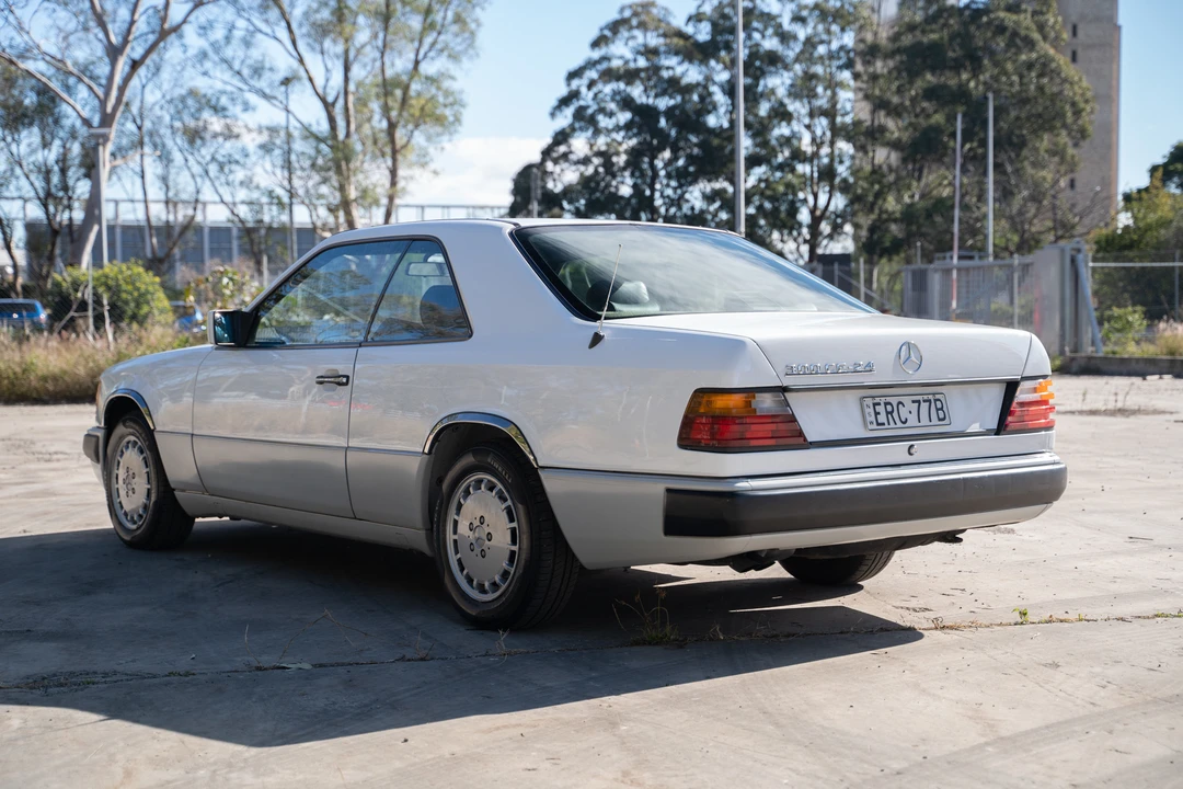 1990 Mercedes-Benz W124 E-Class - Image 13 of 31