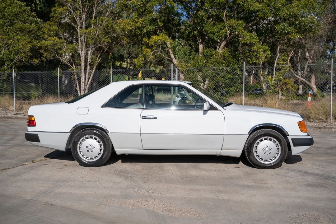 1990 Mercedes-Benz W124 E-Class - Image 9 of 31
