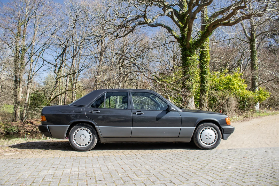 1990 Mercedes-Benz 190E - Image 11 of 31