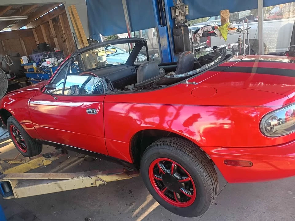 1990 Mazda NA MX-5 Miata - Image 5 of 10