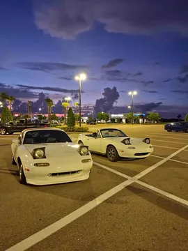 1990 Mazda MX-5 Miata Club Convertible 2D