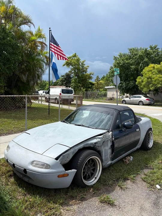 1990 Mazda NA MX-5 Miata - Image 2 of 3