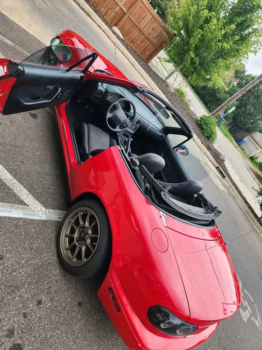 1990 Mazda NA MX-5 Miata - Image 9 of 10