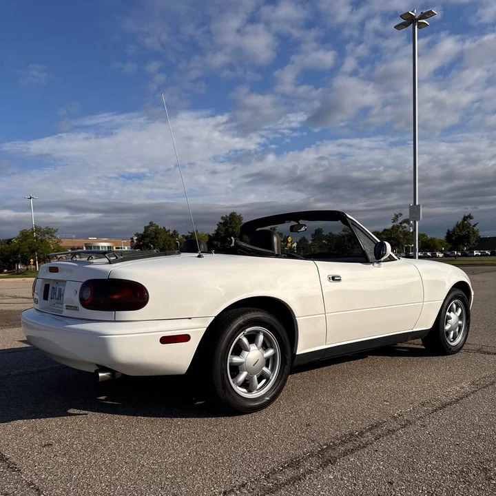 1990 Mazda NA MX-5 Miata - Image 5 of 10