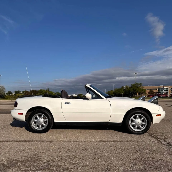 1990 Mazda NA MX-5 Miata - Image 5 of 10