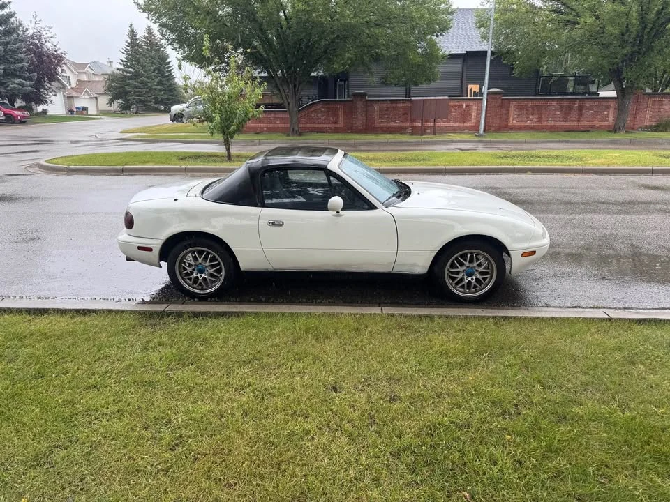 1990 Mazda NA MX-5 Miata - Image 2 of 3