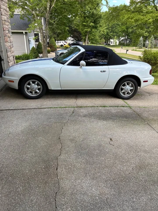 1990 Mazda NA MX-5 Miata - Image 2 of 11