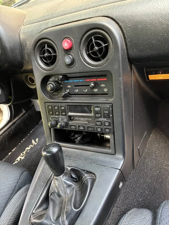 1990 Mazda NA MX-5 Miata - Image 9 of 11