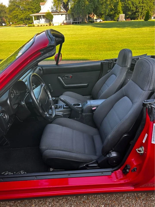 1990 Mazda NA MX-5 Miata - Image 17 of 19