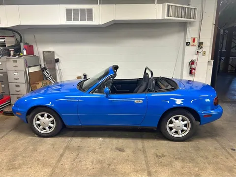 1990 Mazda MX-5 Club Spec Convertible 2D