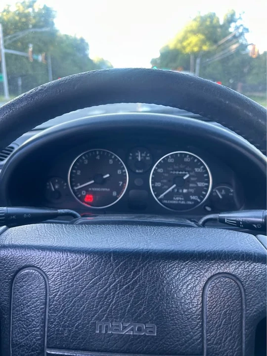 1990 Mazda NA MX-5 Miata - Image 5 of 10