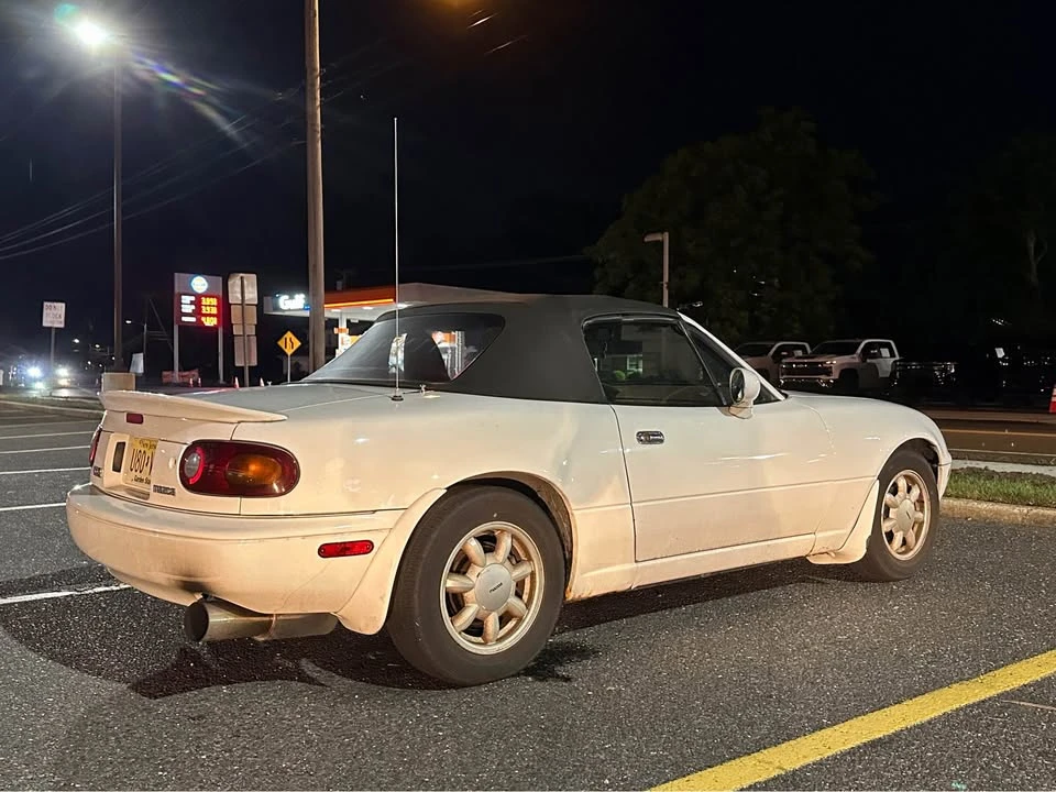 1990 Mazda NA MX-5 Miata - Image 5 of 9