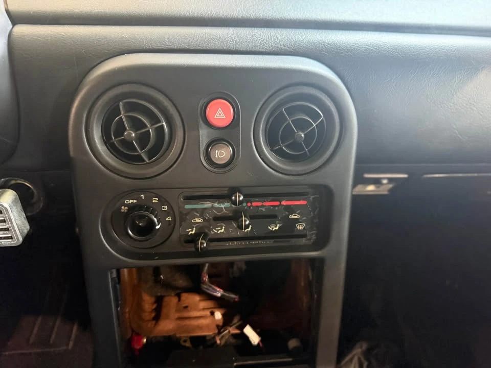 1990 Mazda NA MX-5 Miata - Image 13 of 18
