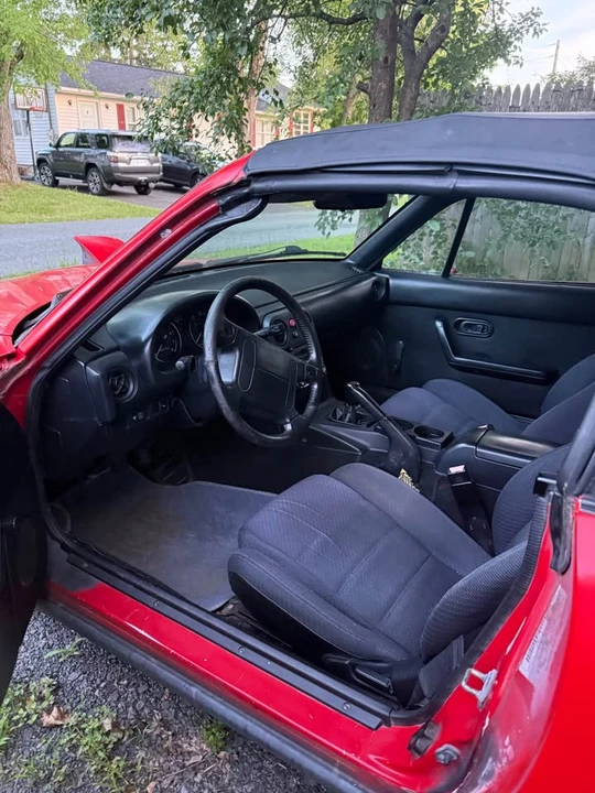 1990 Mazda NA MX-5 Miata - Image 5 of 8