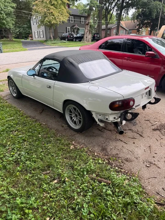 1990 Mazda NA MX-5 Miata - Image 9 of 13