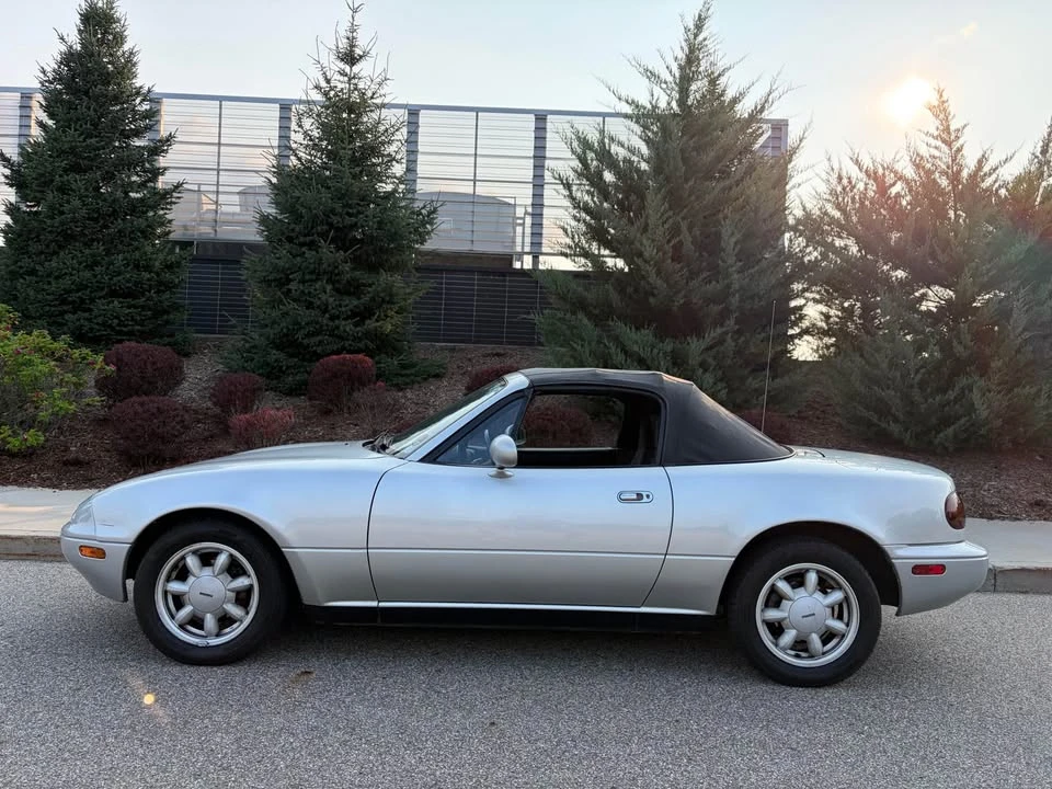 1990 Mazda NA MX-5 Miata - Image 5 of 12