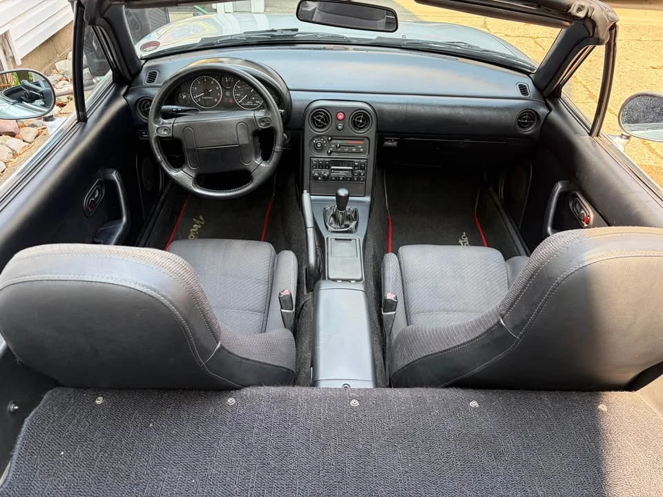 1990 Mazda NA MX-5 Miata - Image 9 of 12