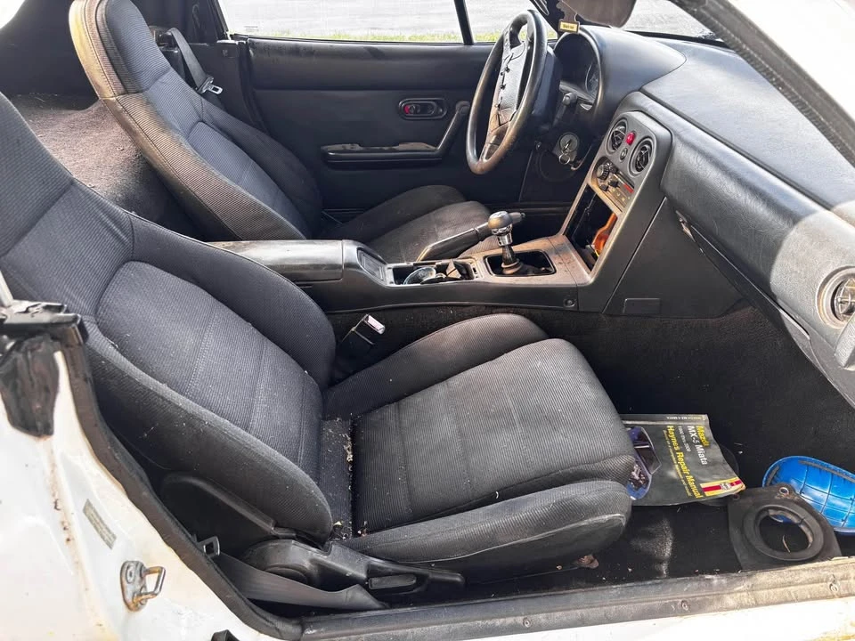 1990 Mazda NA MX-5 Miata - Image 7 of 11