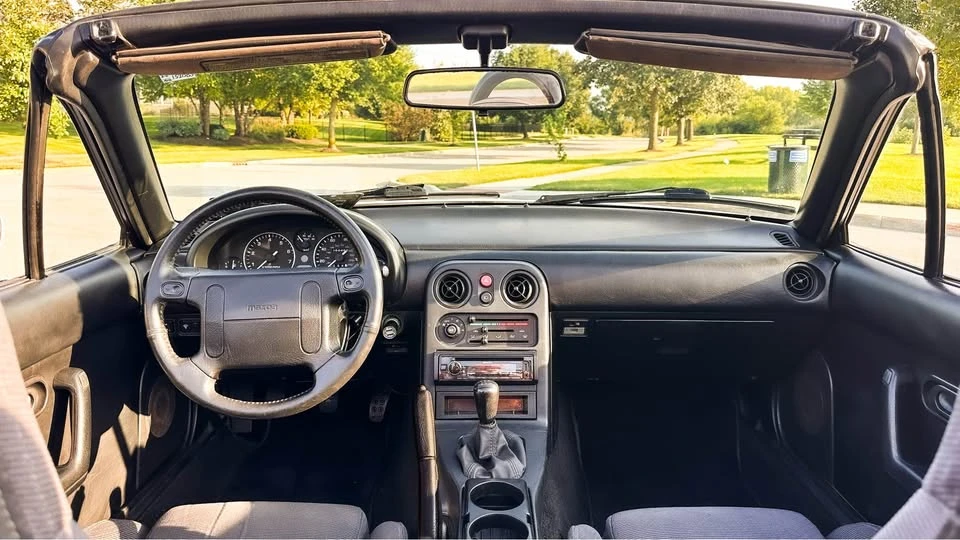 1990 Mazda NA MX-5 Miata - Image 18 of 20