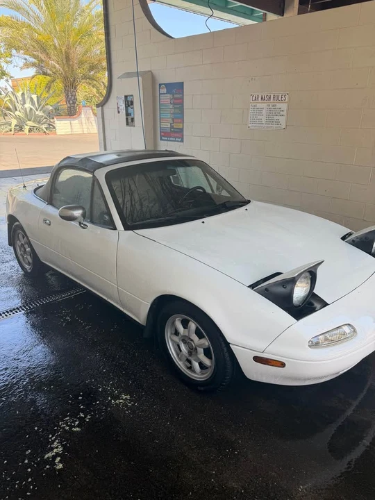 1990 Mazda NA MX-5 Miata - Image 2 of 15