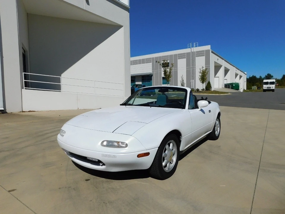 1990 Mazda NA MX-5 Miata - Image 10 of 12