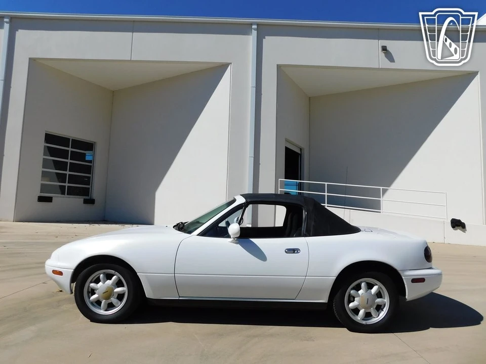 1990 Mazda NA MX-5 Miata - Image 6 of 12
